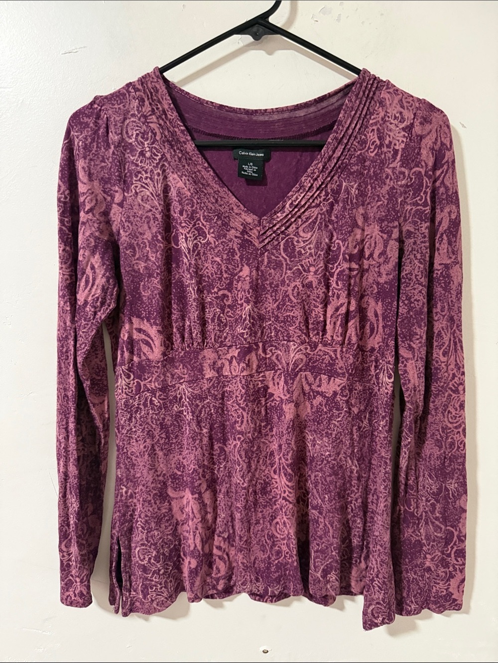 Calvin Klein Jeans Plum Paisley V-Neck Long Sleeve Top 2009
